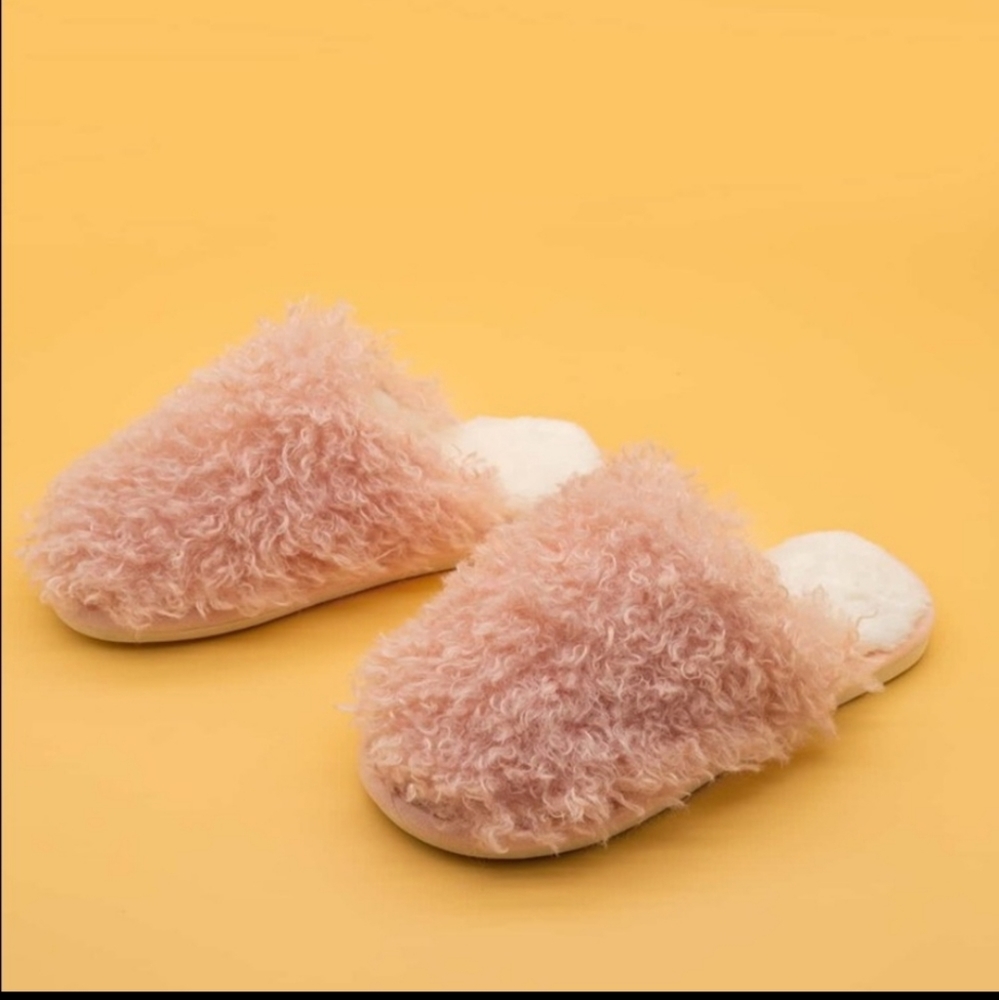 Pink Fuzzy slippers - Picture 3 of 6